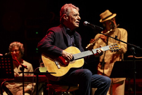 Chico Buarque durante concerto em Lisboa
